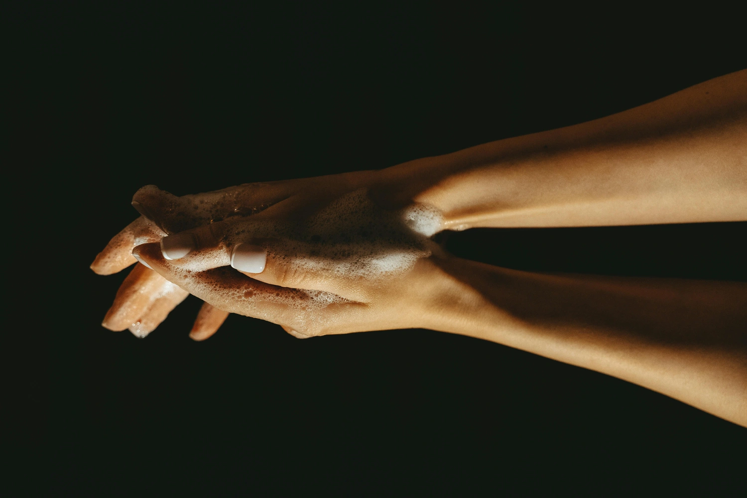 Helena Plöckl – Fußwerk - Hände